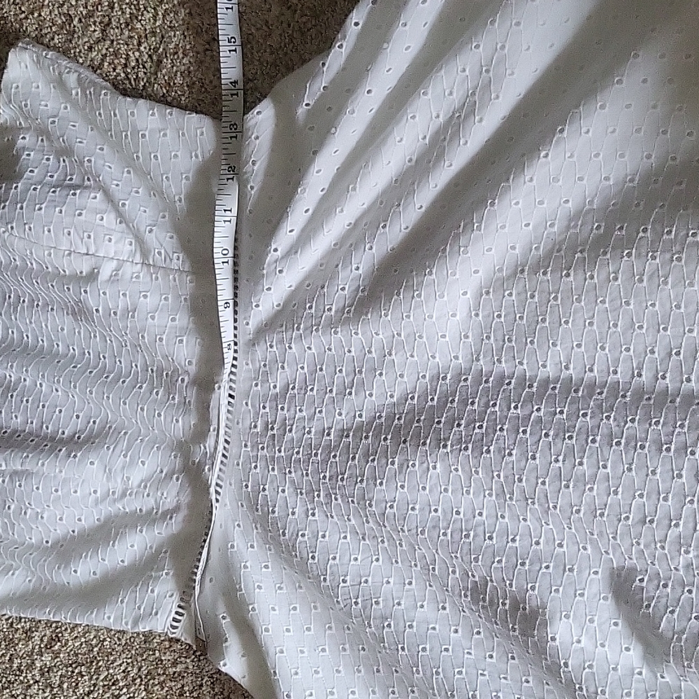 White lace dress, knees high open back. - Picture 5 of 7